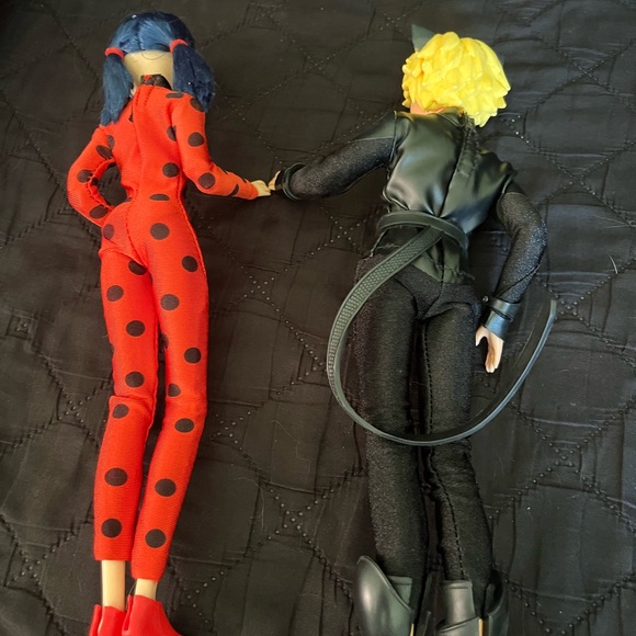 Ladybug & Cat Noir pose-able dolls - Picture 3 of 3